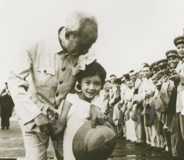 五岁中国小女孩第一次见到胡伯伯的难忘回