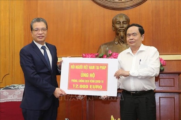 旅居海外越南人积极捐款支持越南抗击新冠肺炎疫情