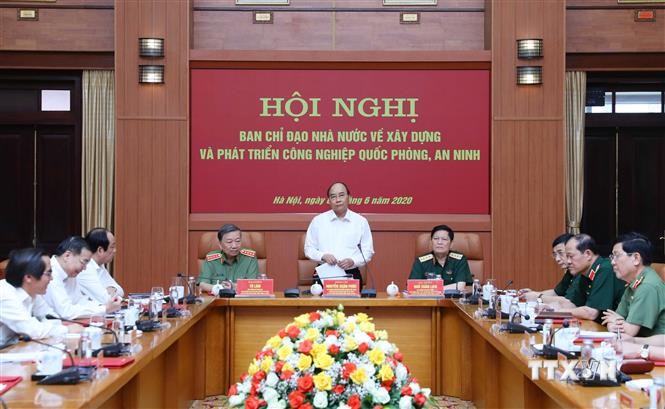 越南政府总理主持国家安全与国防工业建设与发展会议