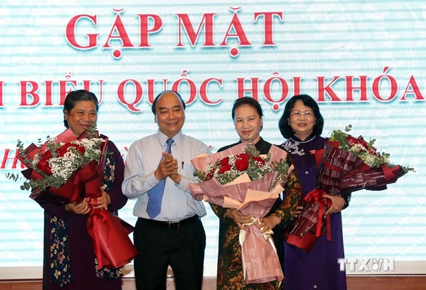 越南政府总理亲切会见国会妇女代表