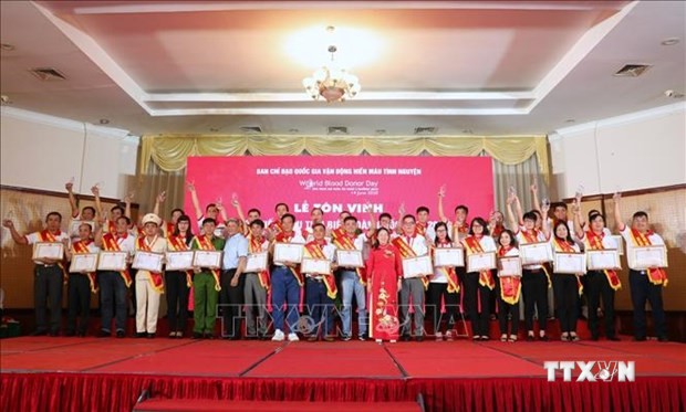 2020年越南全国100名献血积极分子第14次表彰会在河内举行