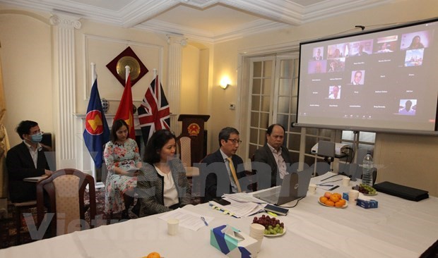 越南在疫情后的投资机遇视频研讨会在英国举行