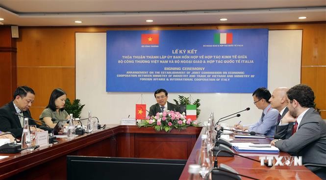 越南与意大利经济合作混合委员会成立