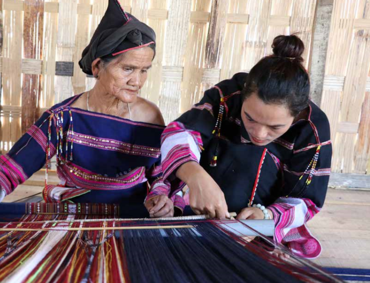 巴那族妇女的织锦之美