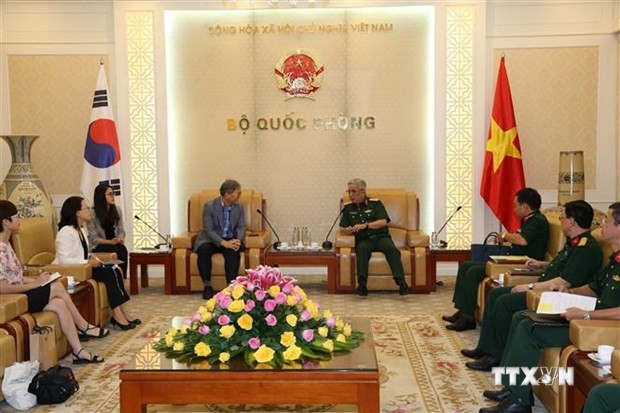 越南国防部副部长阮志咏上将会见韩国国际合作机构驻越南办事处首席代表