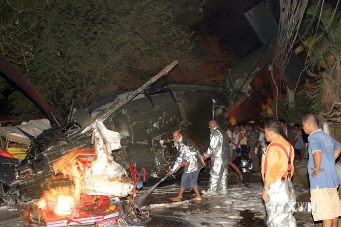 菲律宾一架直升机坠毁致2死1伤2人下落不明
