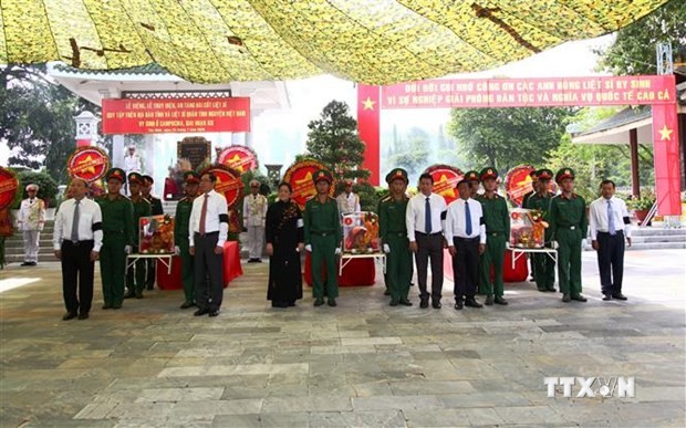 西宁省为149名越南志愿军隆重举行追悼会和安葬仪式