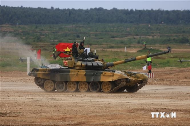国际军事比赛-2020：越南参赛队在“坦克两项”比赛第二组名列第二