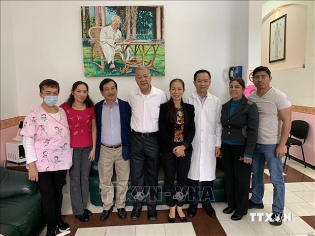 墨西哥劳动党总书记高度评价越南针灸师所作出的贡献