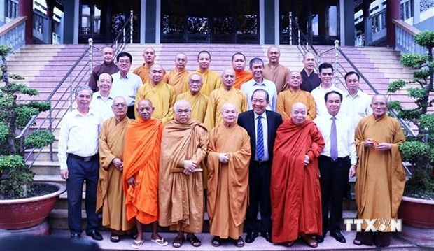 张和平副总理向越南佛教教会领导和佛教信徒致以盂兰盆节祝福