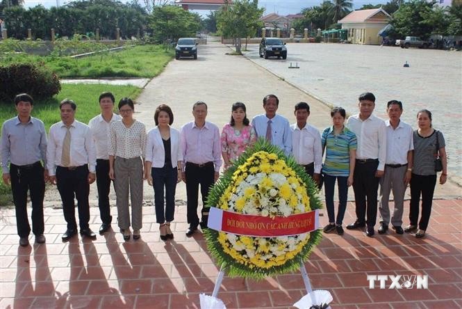 柬埔寨多个省市和军区代表团热烈祝贺越南国庆75周年