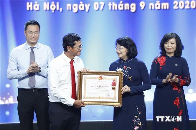 越南电视台荣获一等劳动勋章