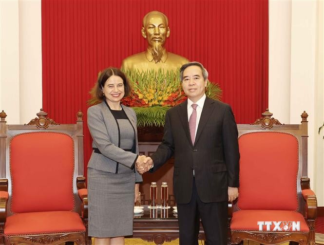 越共中央经济部长阮文平会见来越履新的澳大利亚驻越大使