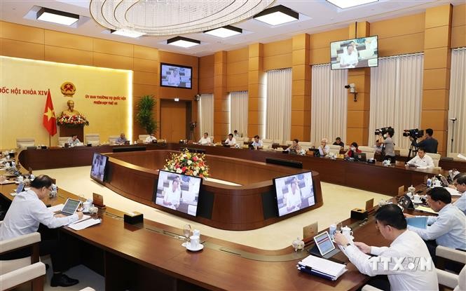 越南国会常委会向2020年反腐工作报告提出意见和建议
