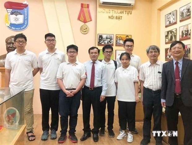 参加越南国际数学奥林匹克竞赛的六名越南学生均获奖