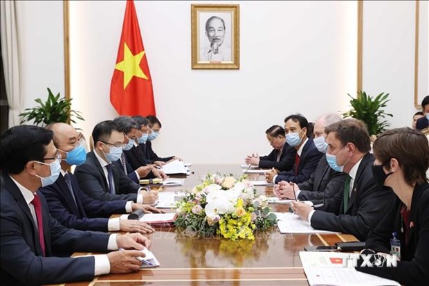 政府总理阮春福会见英国商务部副大臣和企业能源公司领导