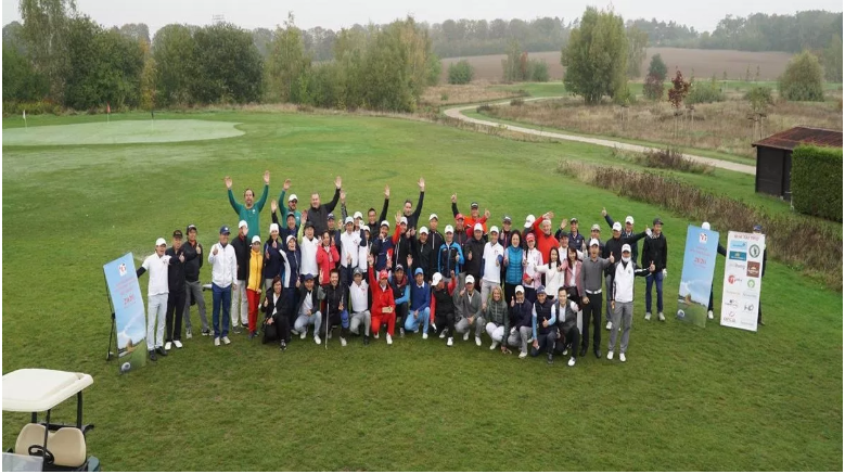 纪念越德建交45周年的友好高尔夫球比较