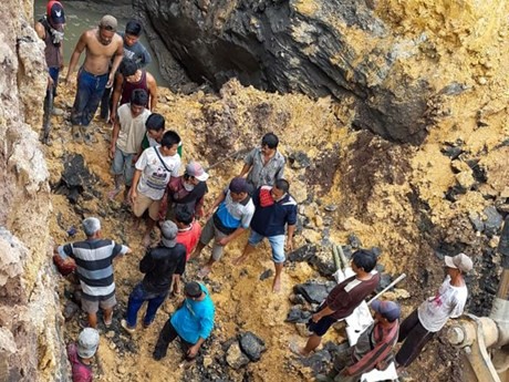 印度尼西亚一煤矿发生塌方致11人死亡