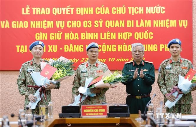 越南人民军3名军官即将赴南苏丹和中非共和国执行维和任务