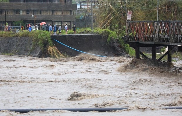 菲律宾总统杜特尔特视察台风“天鹅”灾区