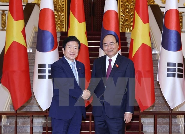 越南政府总理阮春福会见韩国国会议长朴炳锡