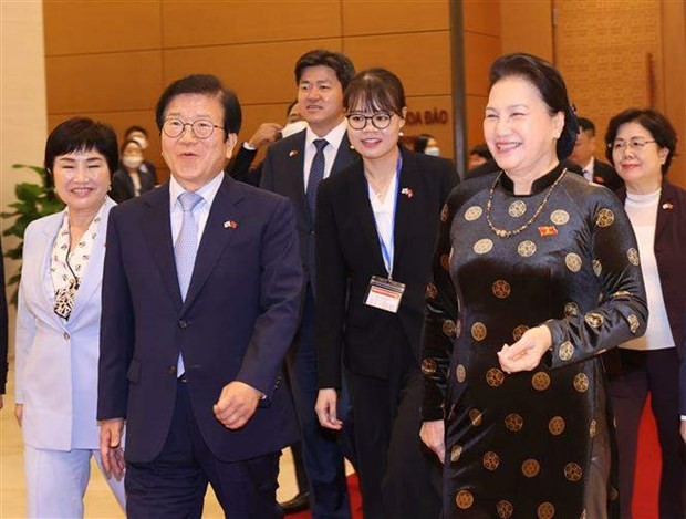  韩国国会议长圆满结束对越南进行的正式访问