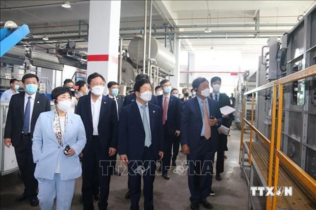 韩国国会高级代表团访问同奈省企业