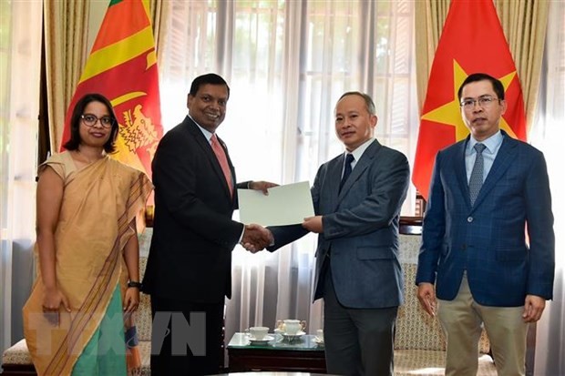 越南驻斯里兰卡大使馆为越南中部灾民开展灾后重建工作提供捐助