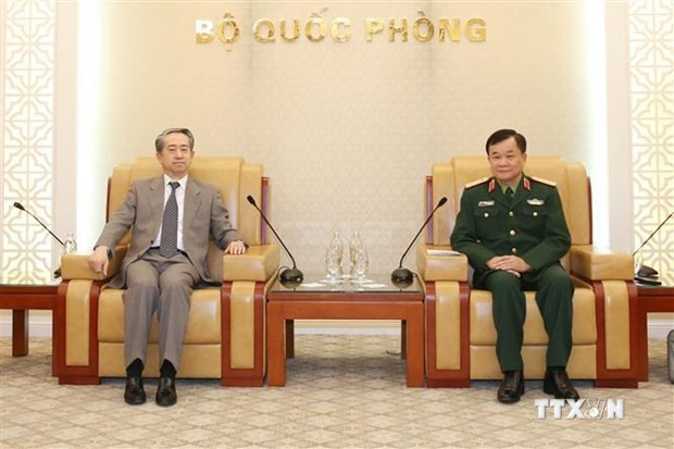 越南国防部副部长黄春战会见中国驻越大使熊波