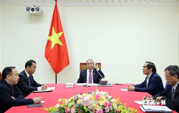 ASEAN 2020：政府总理阮春福与老挝总理通伦·西苏里通电话