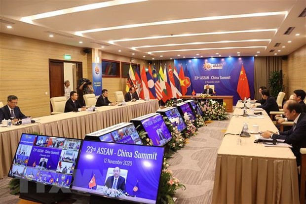 泰国总理呼吁东盟与中国合作抗击贫困和自然灾害