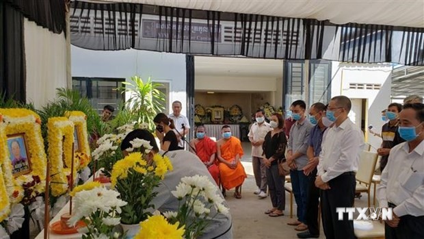 越南驻柬埔寨大使馆向西宁省边防部队移交暹粒省交通事故越南遇难者遗体和伤者