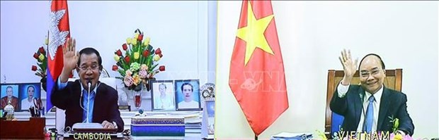 越南政府总理阮春福与柬埔寨首相洪森举行视频会谈