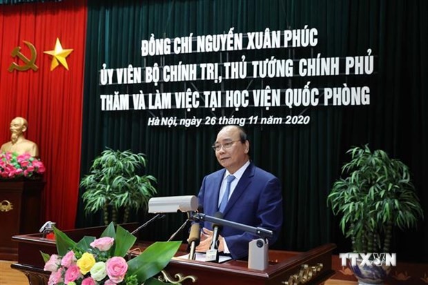 越南政府总理阮春福造访越南国防学院