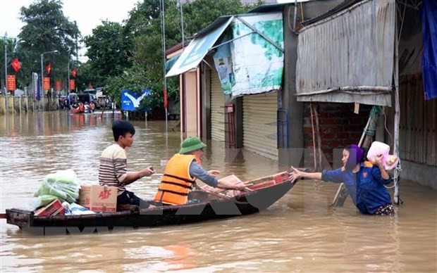 联合国人口基金向遭受洪灾影响的越南中部妇女和女童援助80万美元