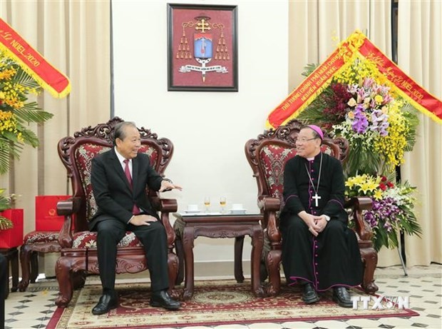 政府常务副总理张和平圣诞节前走访慰问宗教界人士