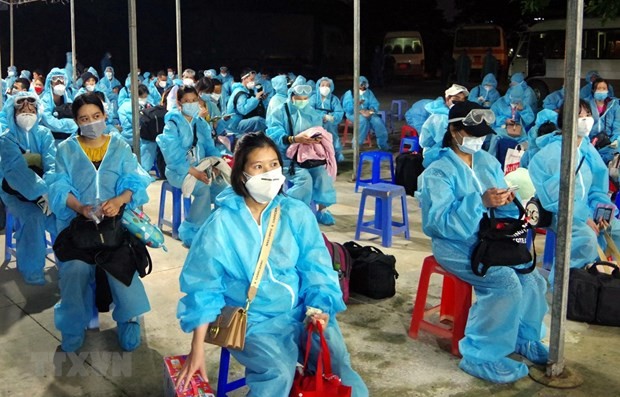 新冠肺炎疫情：将在欧洲、非洲和南美洲的近280名越南公民接回国