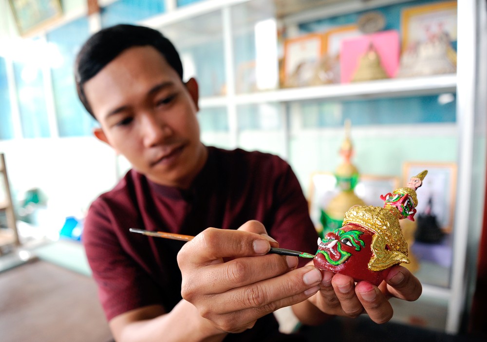 对高棉族文化保护工作充满热情的年轻艺人