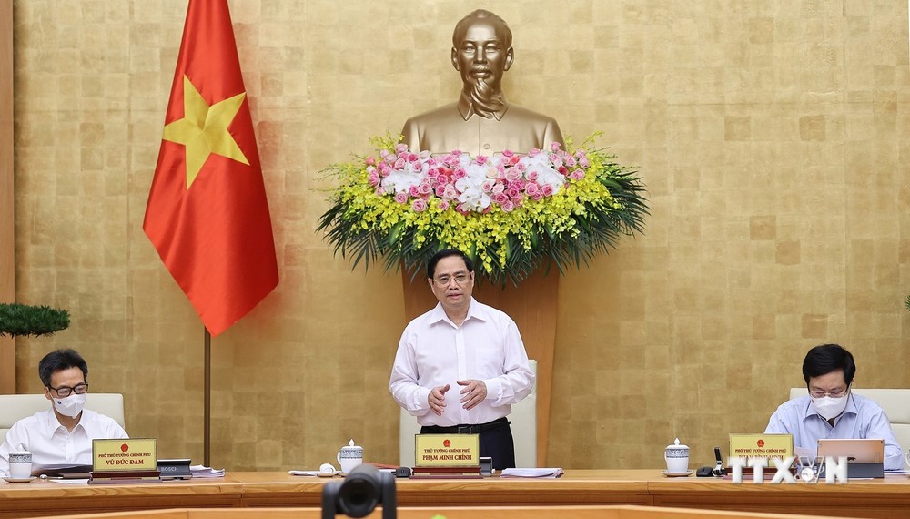 越南政府总理范明政主持政府6月例行会议