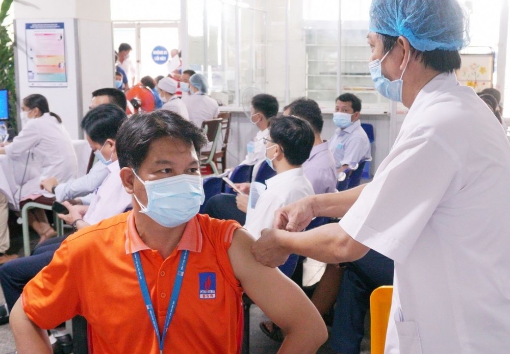 越南国家油气集团启动新冠疫苗接种 力争实现双重目标