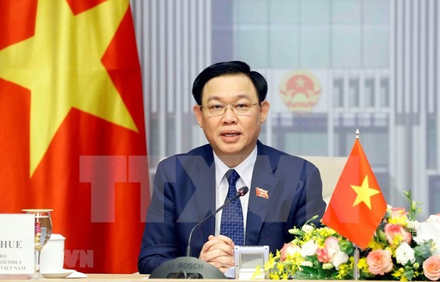 越南国会主席王廷惠与新加坡国会议长陈川仁举行视频会谈