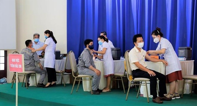 新冠肺炎疫情：广宁省工人新冠疫苗接种率超70%
