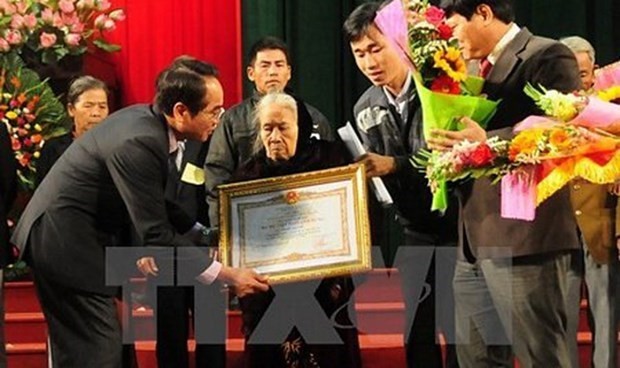 越南政府总理决定向242位烈士授予“祖国记功”证书