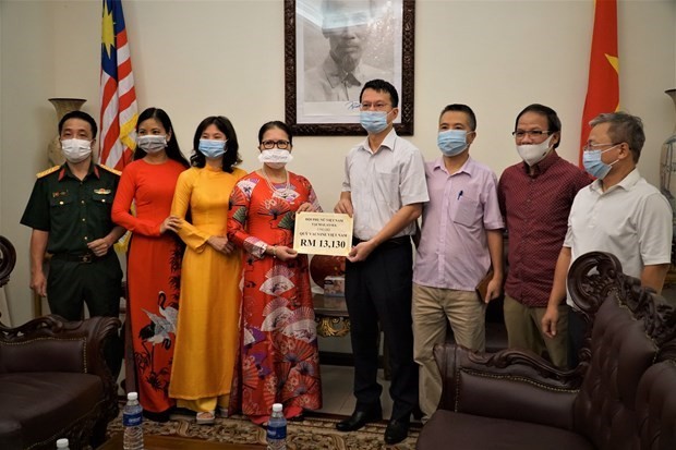 越南驻马来西亚大使馆接收新冠肺炎疫苗基金援助资金