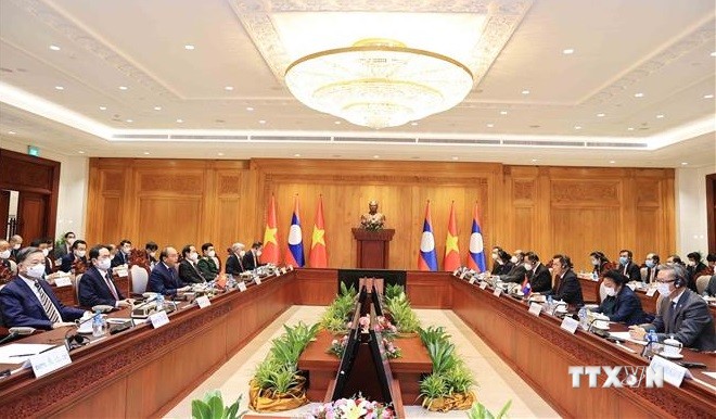 越南国家主席阮春福会见老挝国会主席赛宋蓬·丰威汉