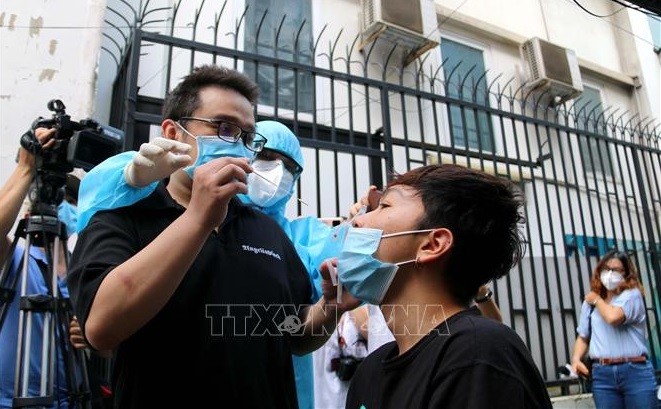 越南新冠疫情：胡志明市引导人们在家自行采集样本