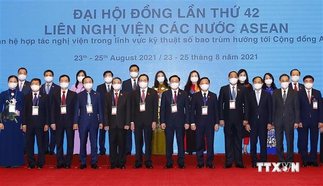 越南国家主席阮春福向第42届AIPA大会致贺词