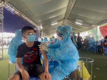 越南优先向经济火车头——东南部地区提供新冠疫苗