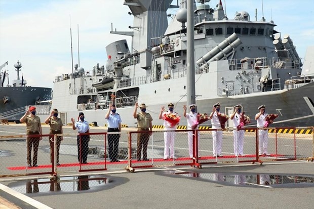 澳大利亚皇家海军军舰编队抵达金兰国际港口