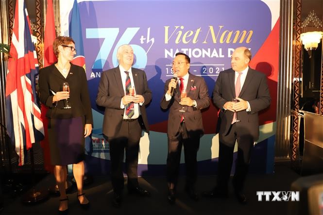 越南驻英国大使馆表彰为越南新冠肺炎疫情防控给予大力支持的个人和组织
